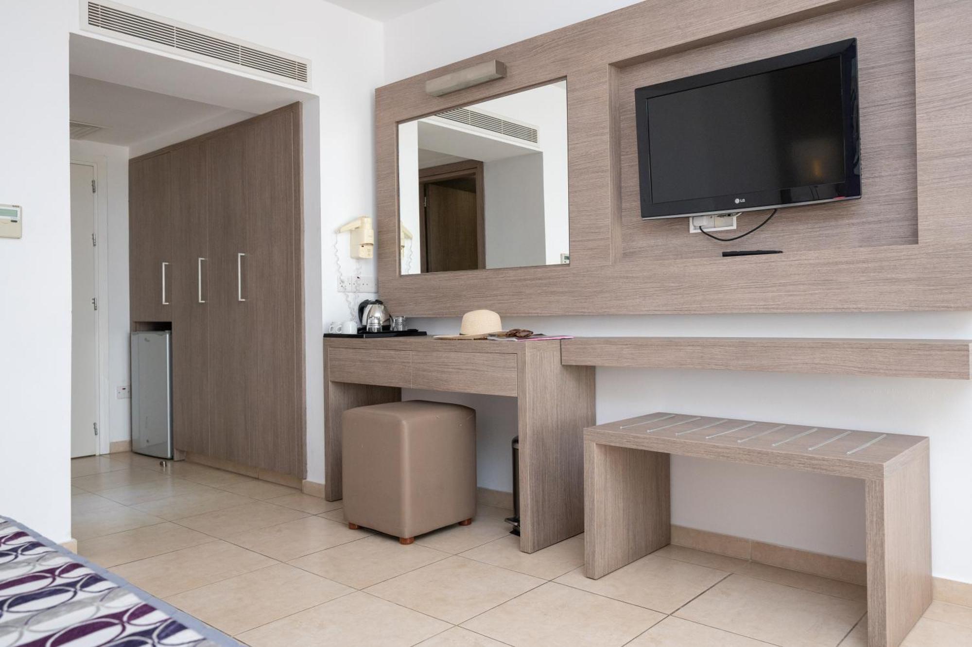 New Famagusta Hotel & Suites Ayia Napa Exterior photo